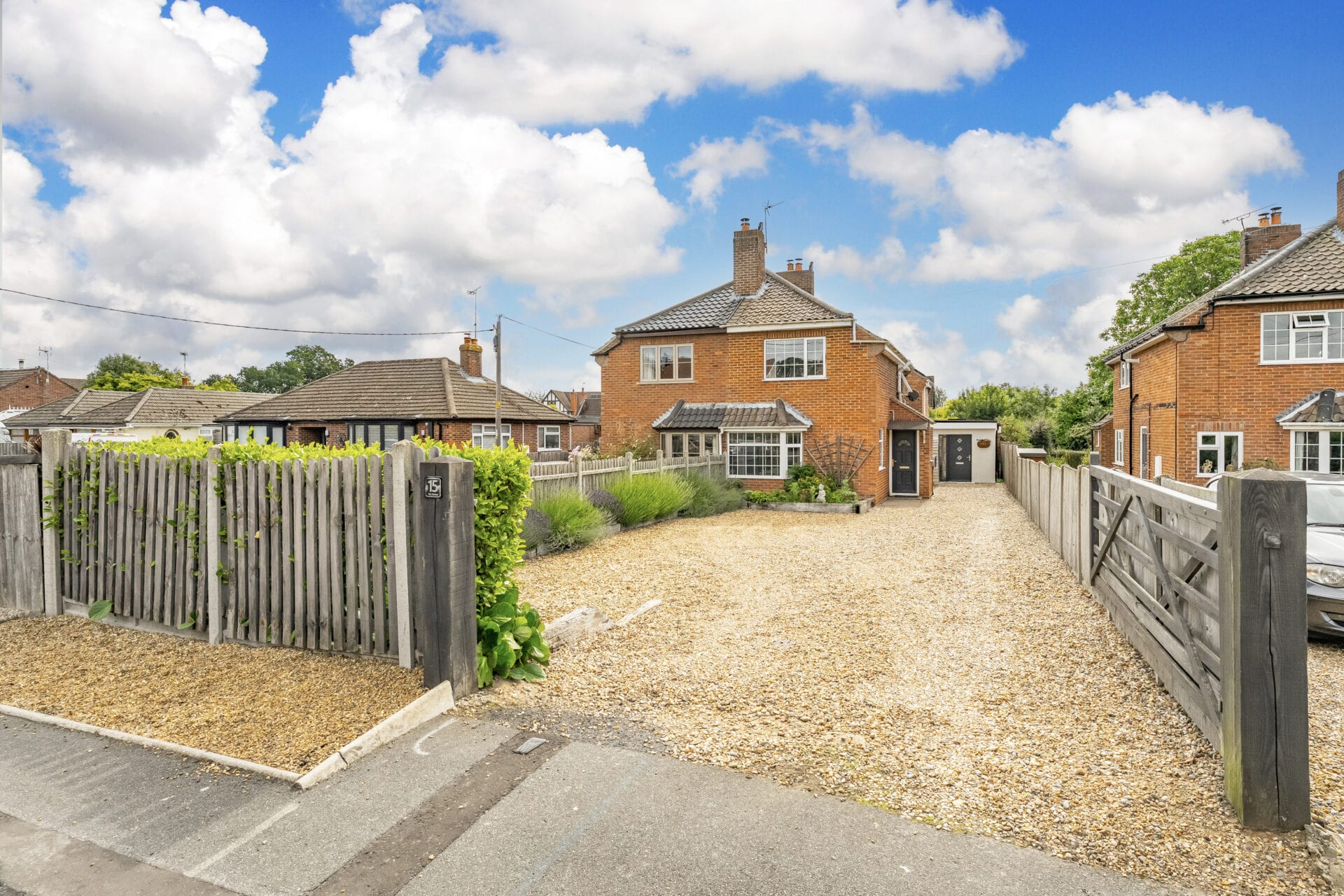The Avenue, Horning