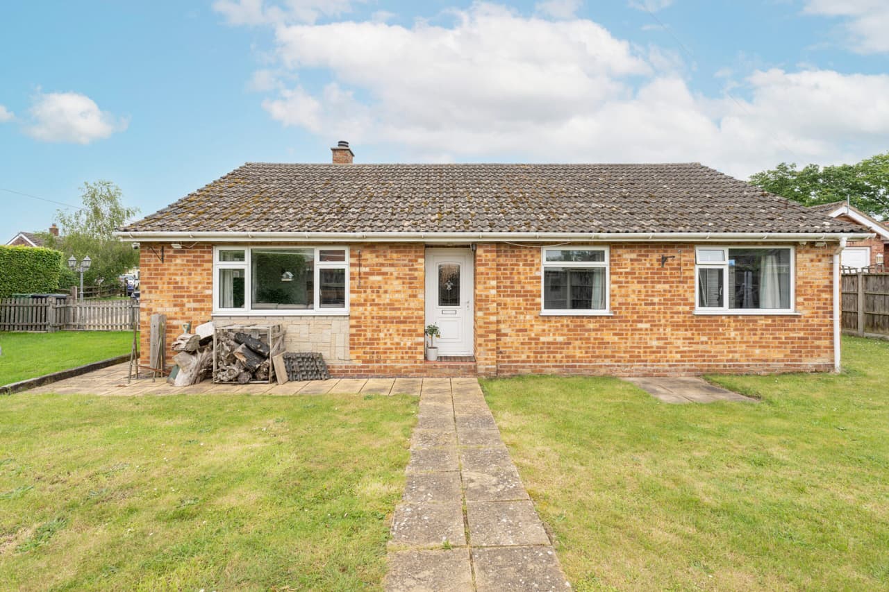 Hale Road, Necton