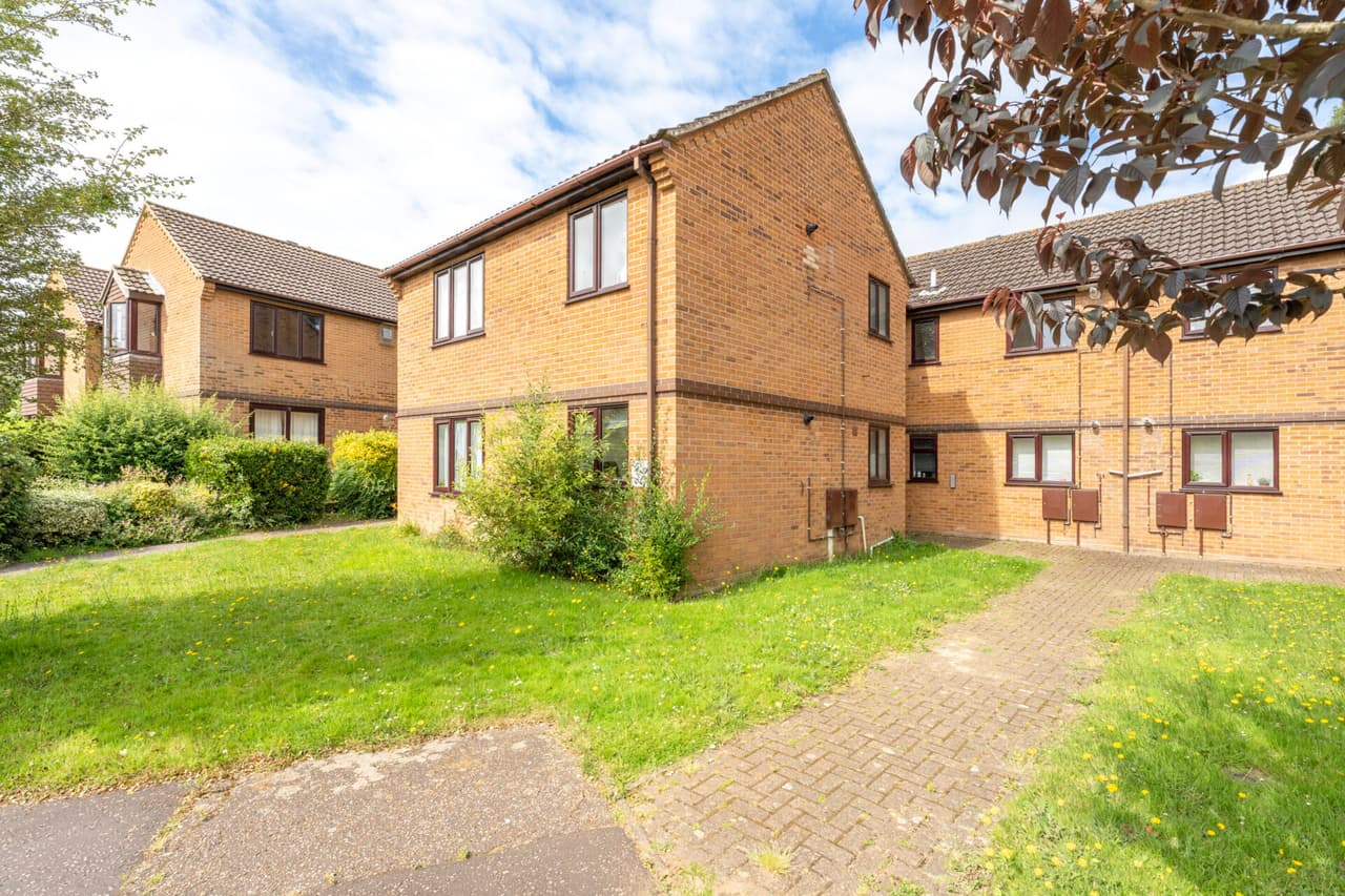 Cardington Court, Acle