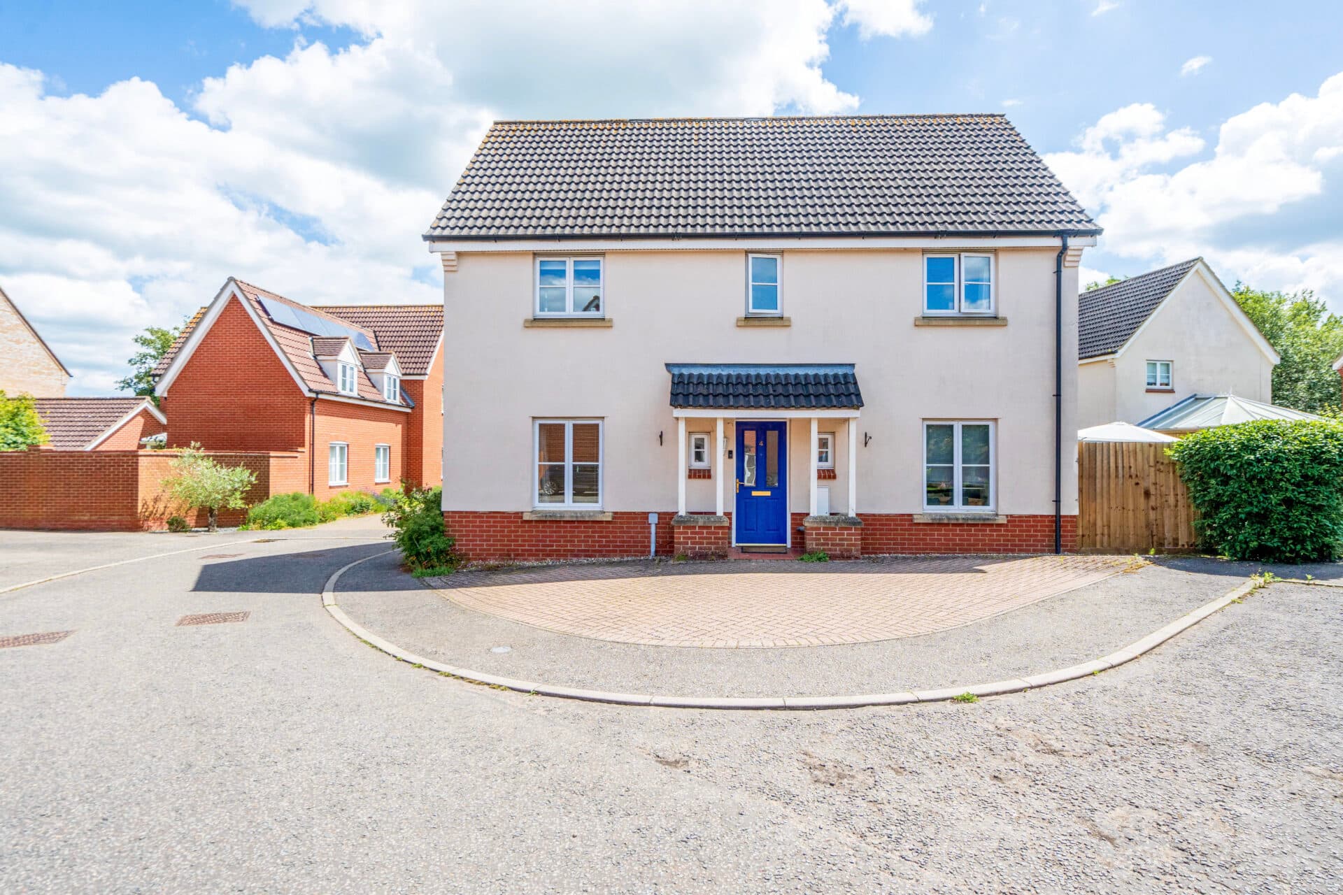 Red Robin Close, Tharston