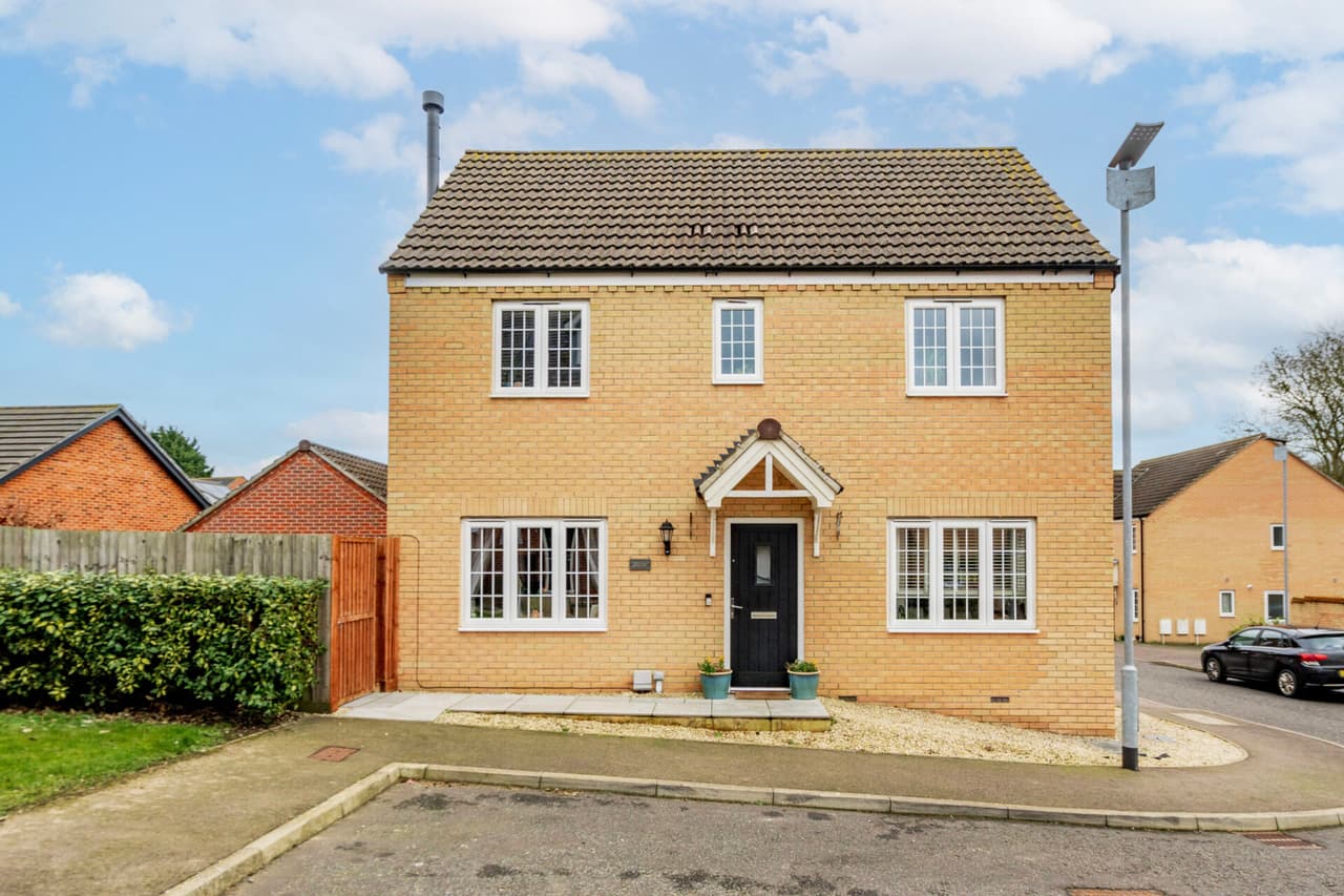 Willow Close, Brundall