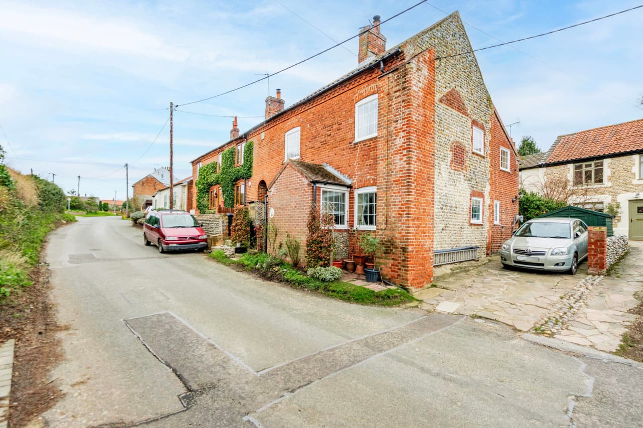 The Street, Knapton