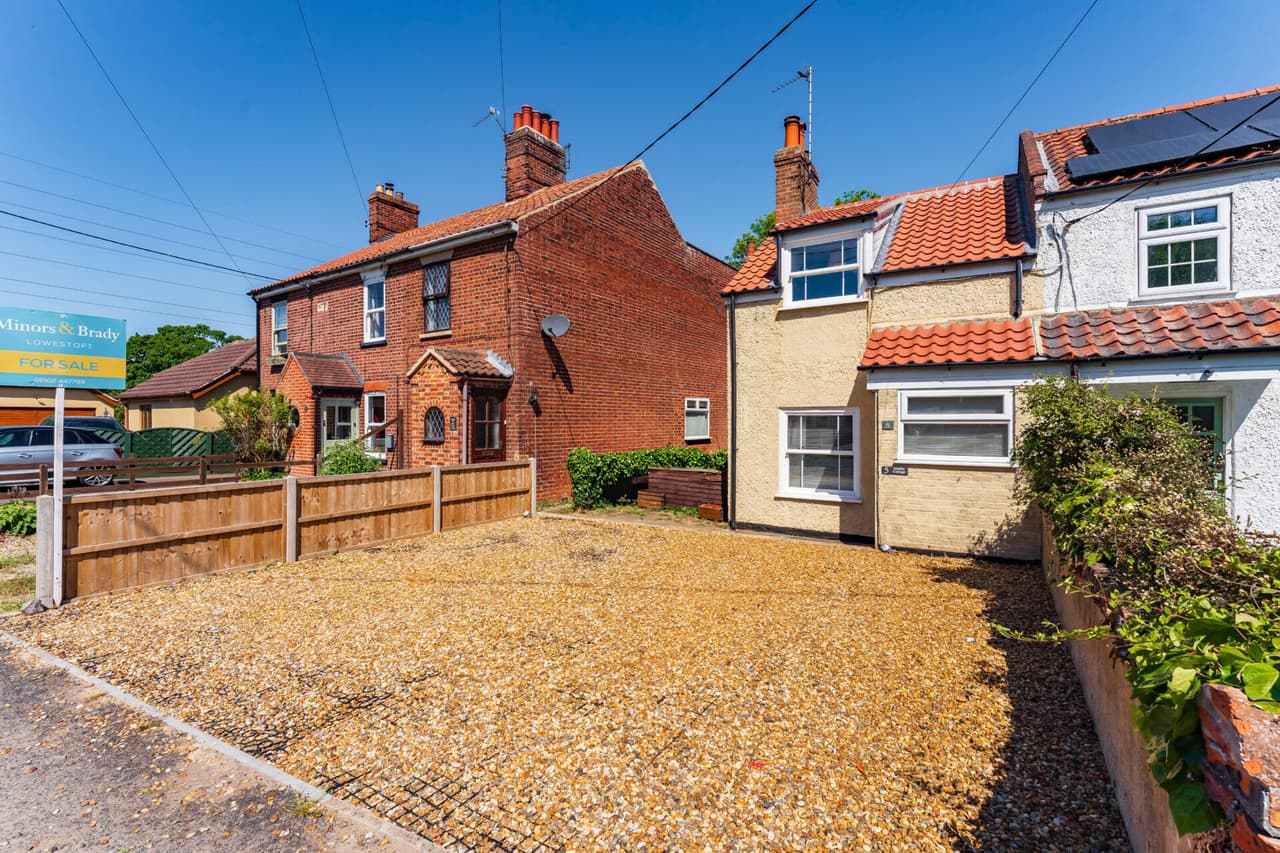 Hall Lane, Oulton
