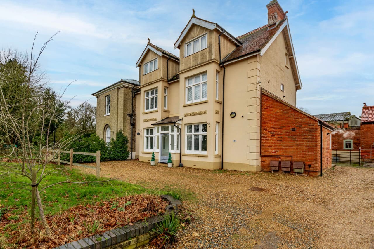 Melbourne House, Bacton Road