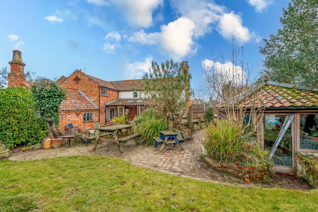 Toad Row, Henstead