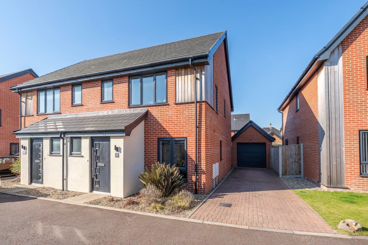Farrer Drive, Oulton
