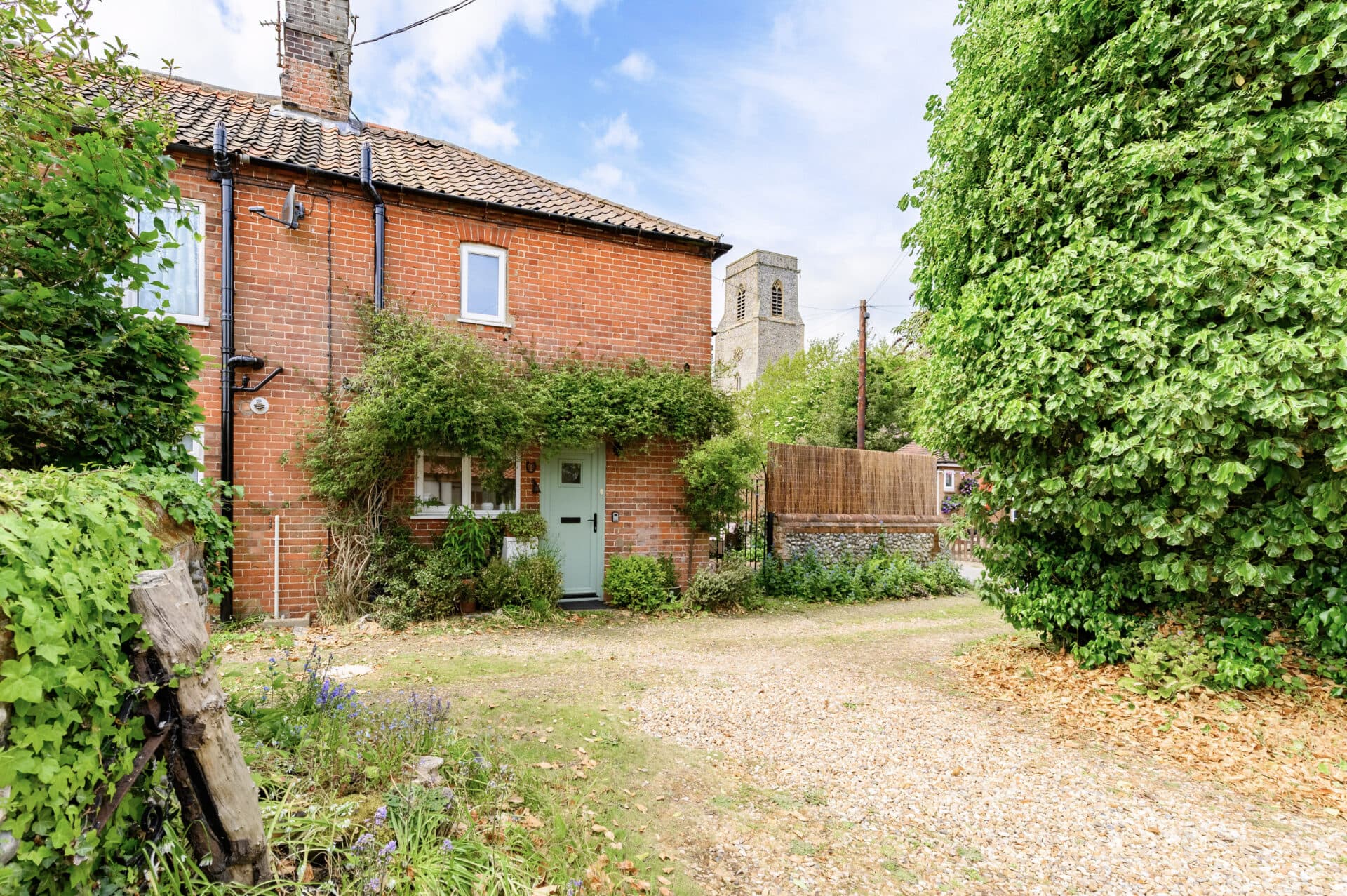 Front Street, Trunch