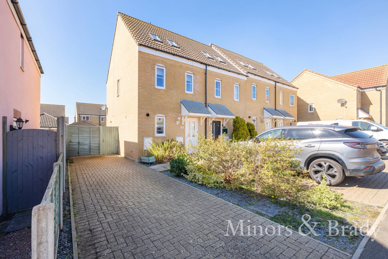 Lupton Close, Oulton