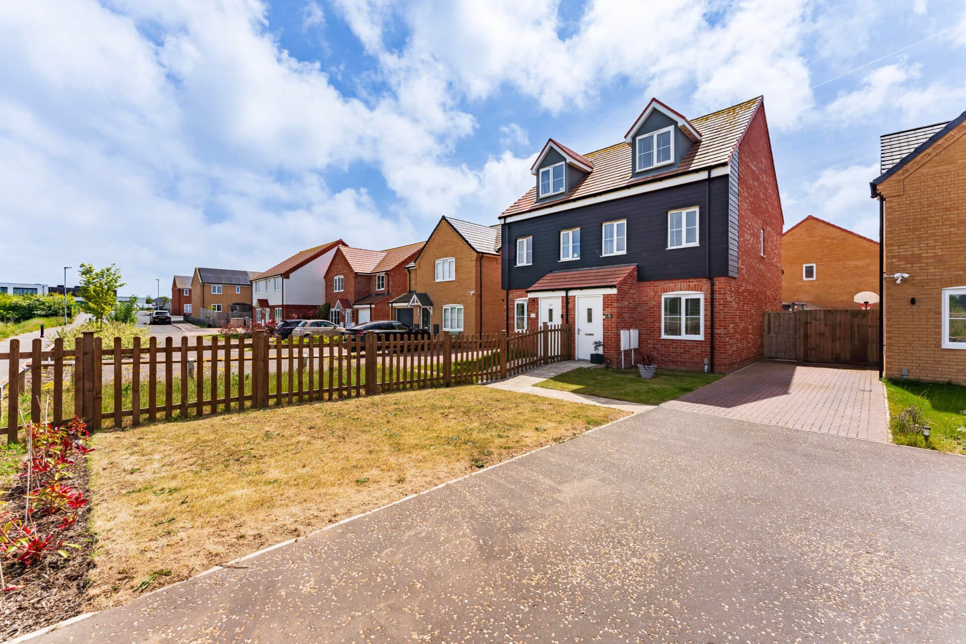 Sekynden Close, Oulton