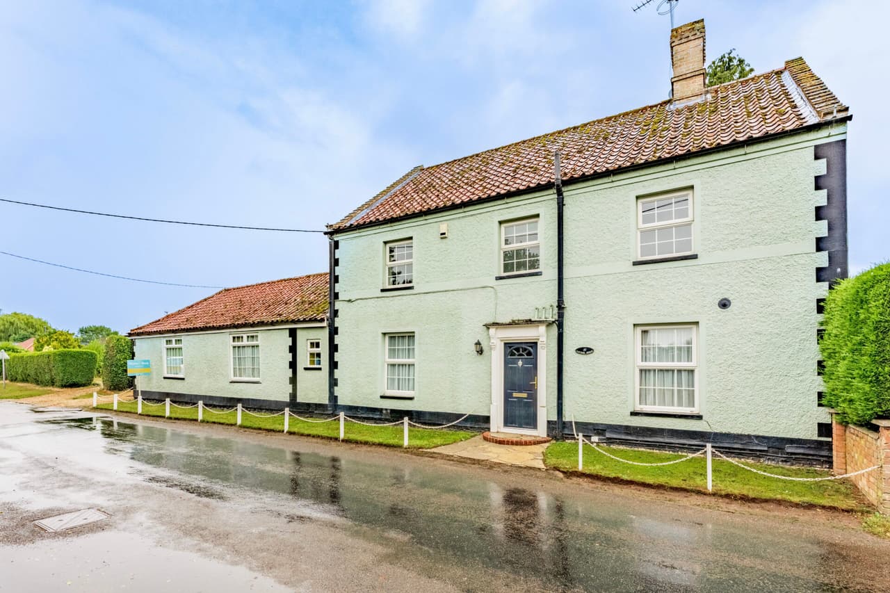 Back Street, Gayton