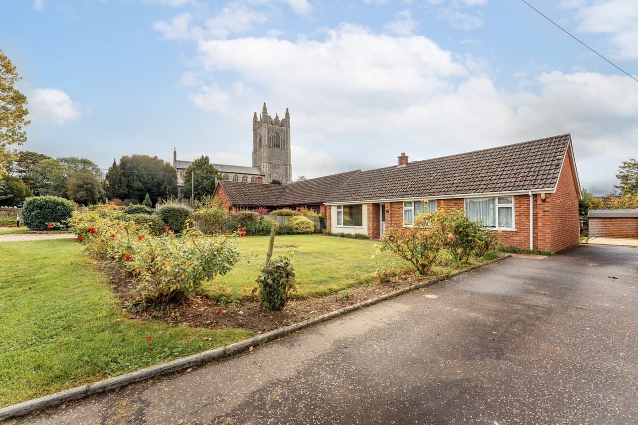 Church Close, Redenhall