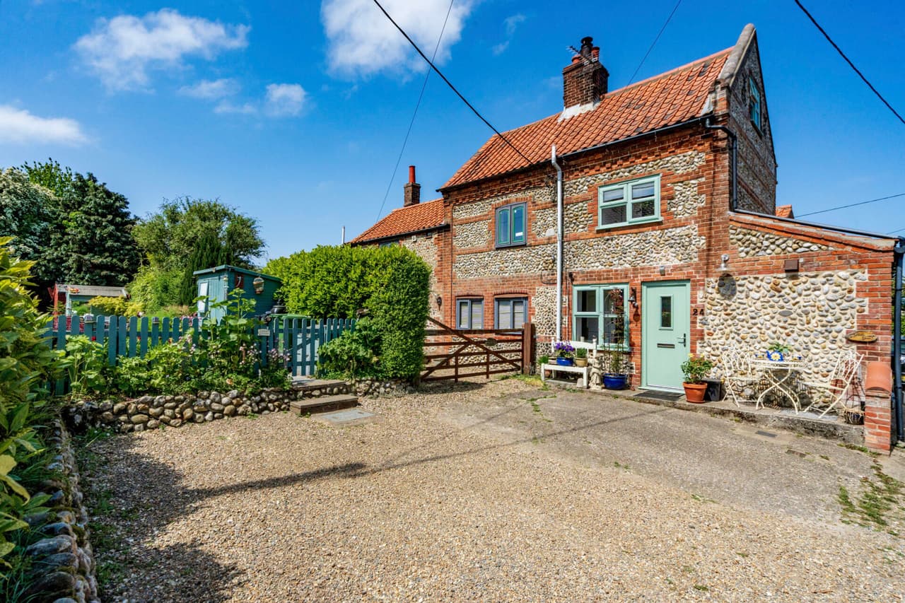 Holt Road, Sharrington