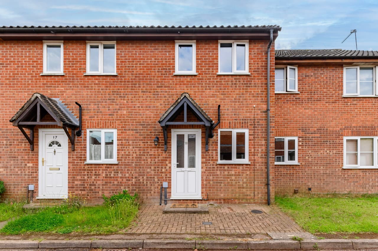 Norman Close, Scarning