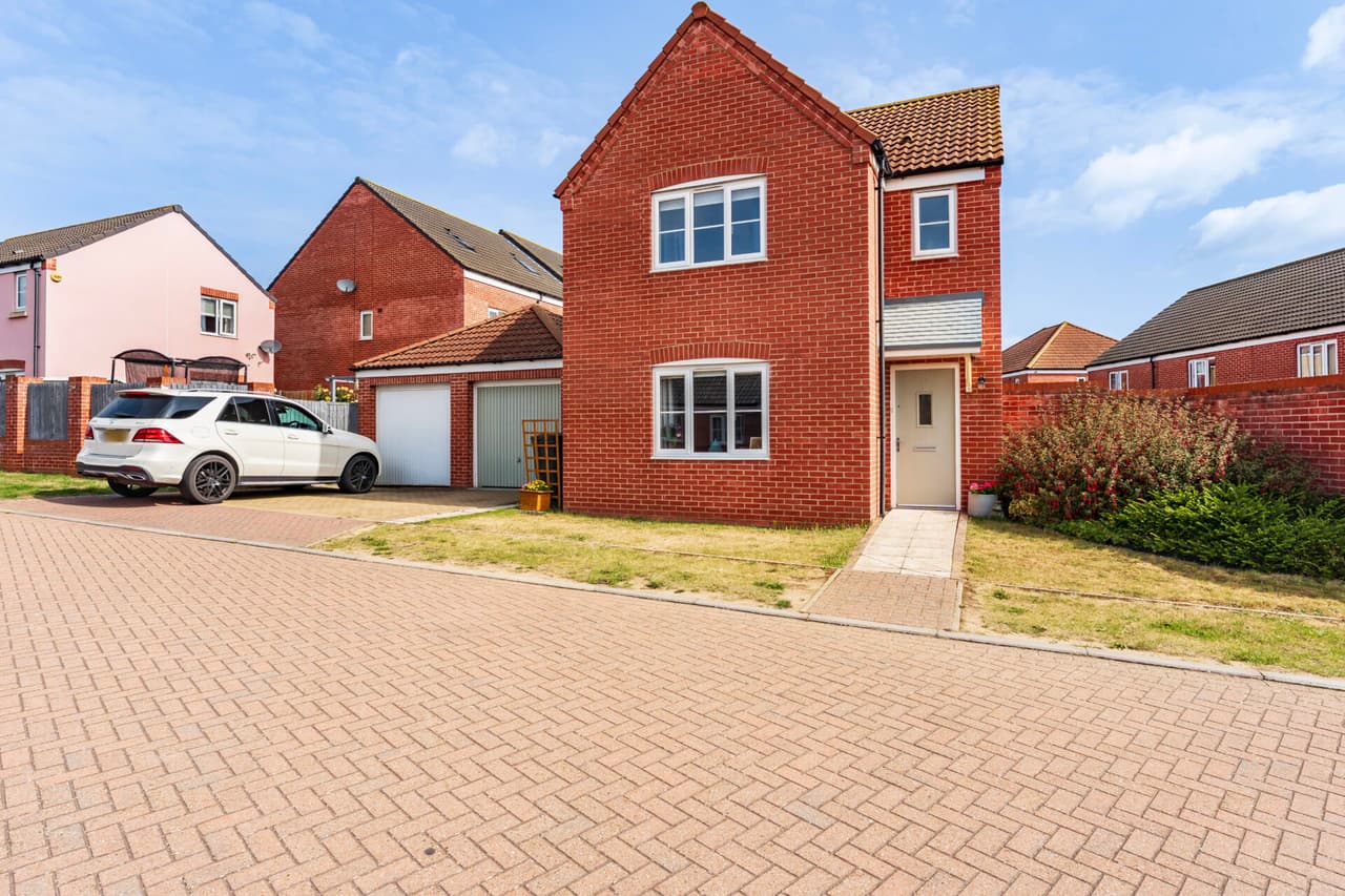 Hunton Road, Oulton