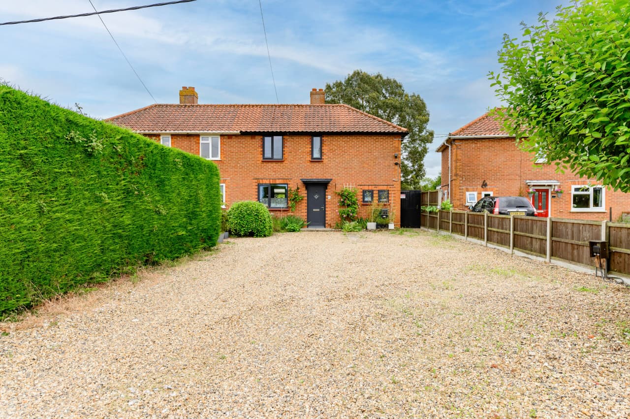 Long Row, Tibenham
