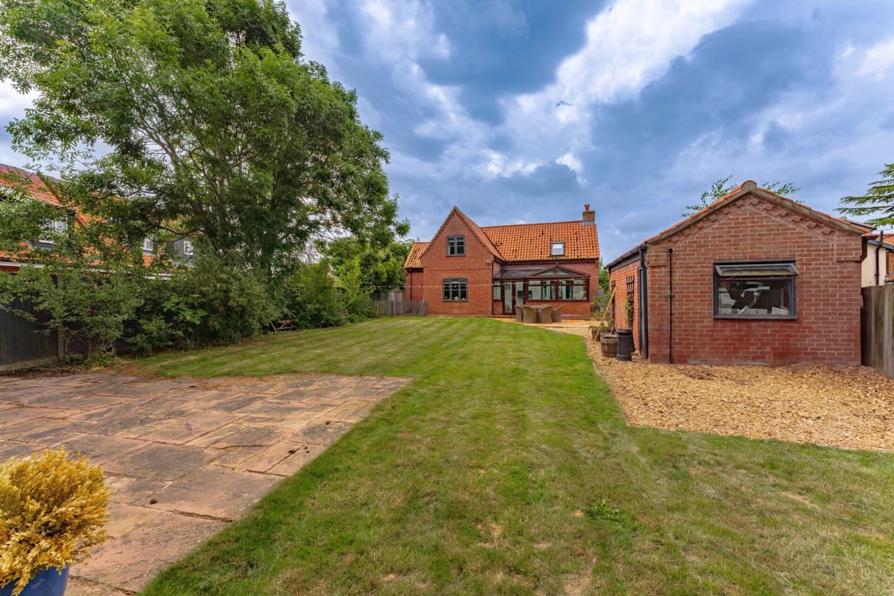 Old Fakenham Road, Foxley