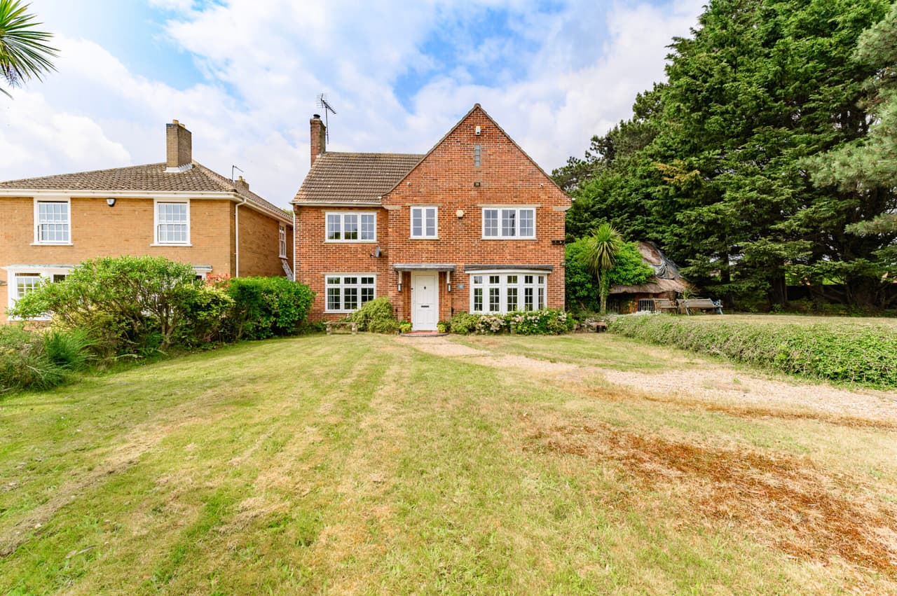 Gunton Cliff, Gunton