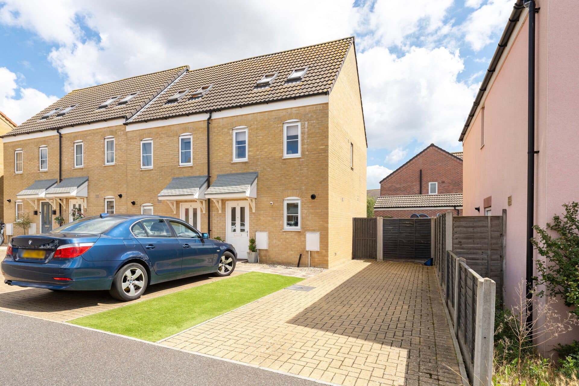 Lupton Close, Oulton