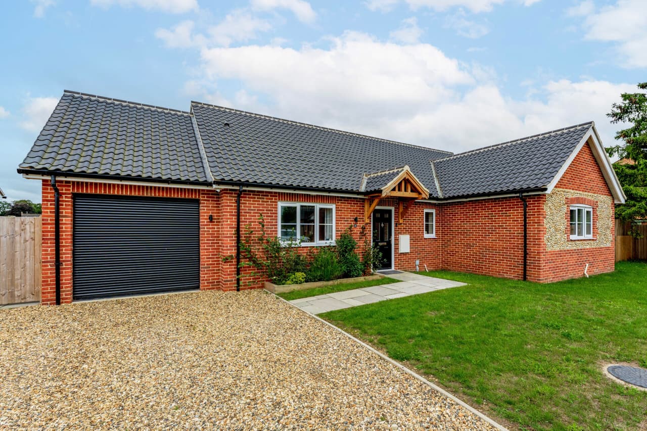 Fallowfield Loke, Shropham