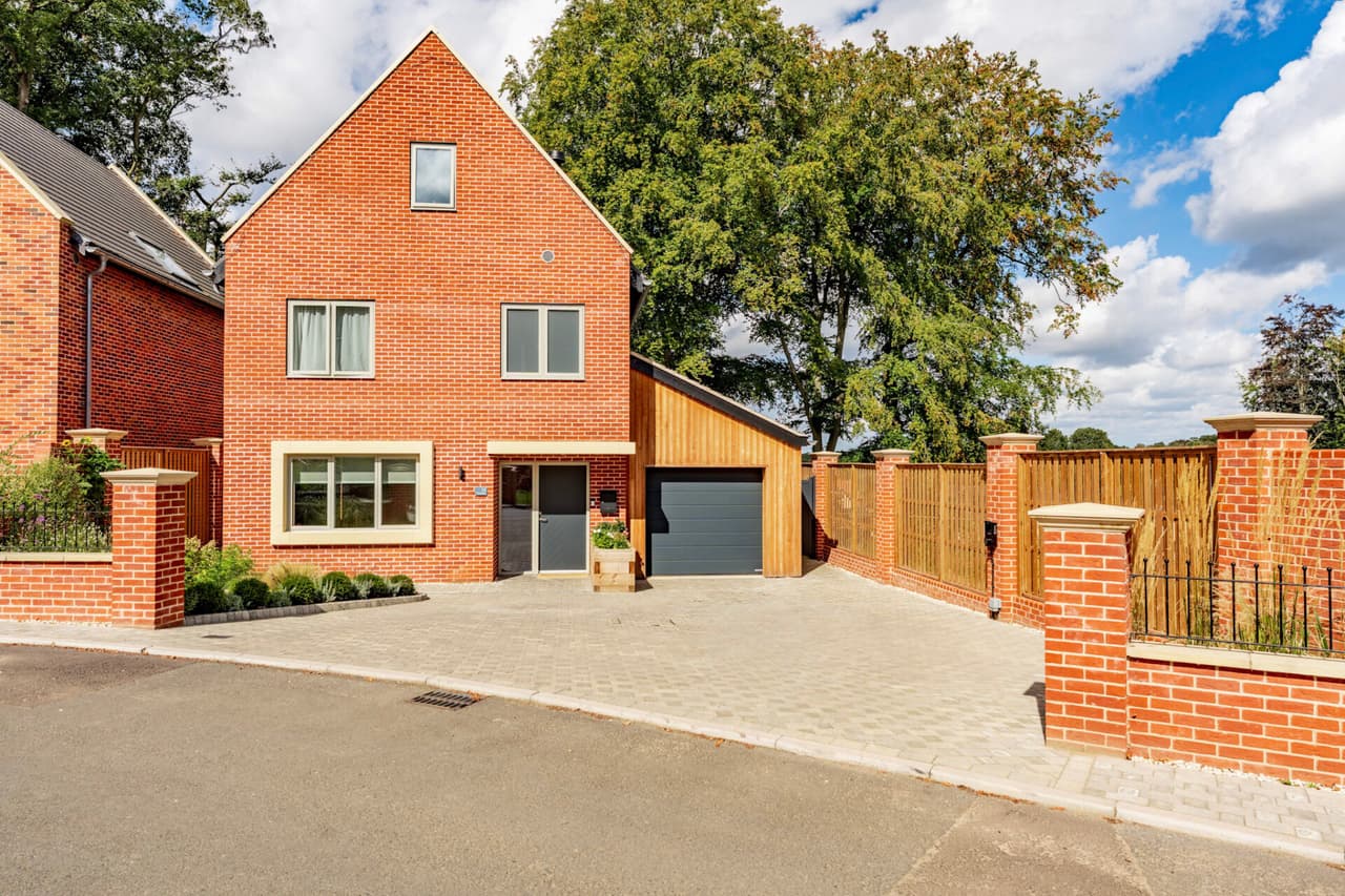The Lodge Drive, Drayton