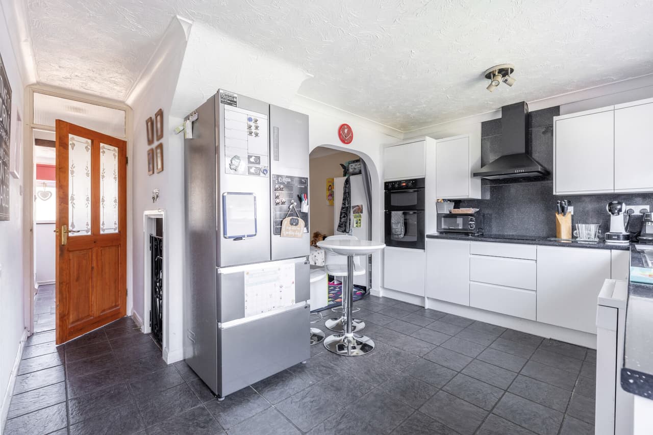 Sale Road, Heartsease