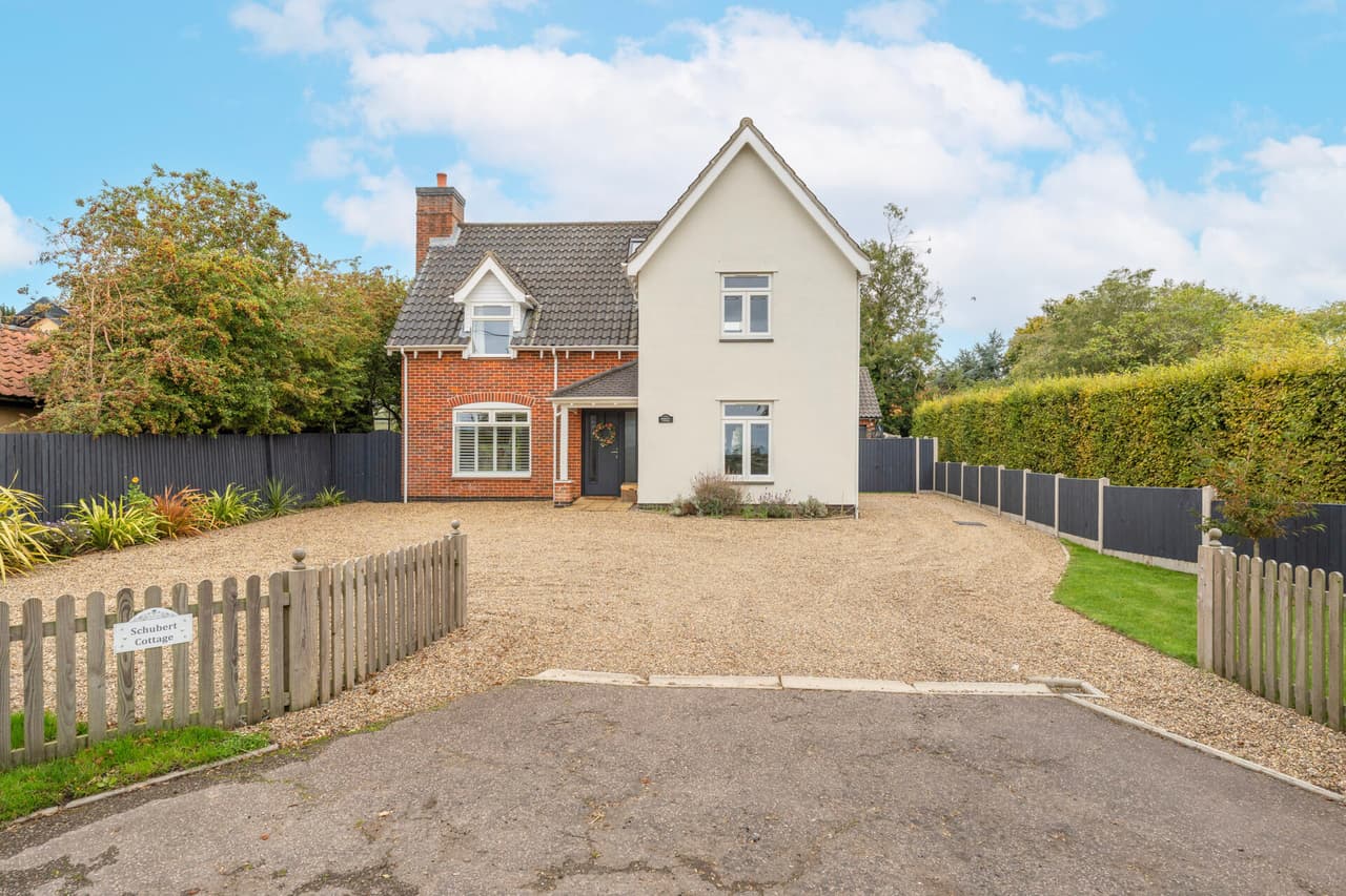 Halesworth Road, Redisham