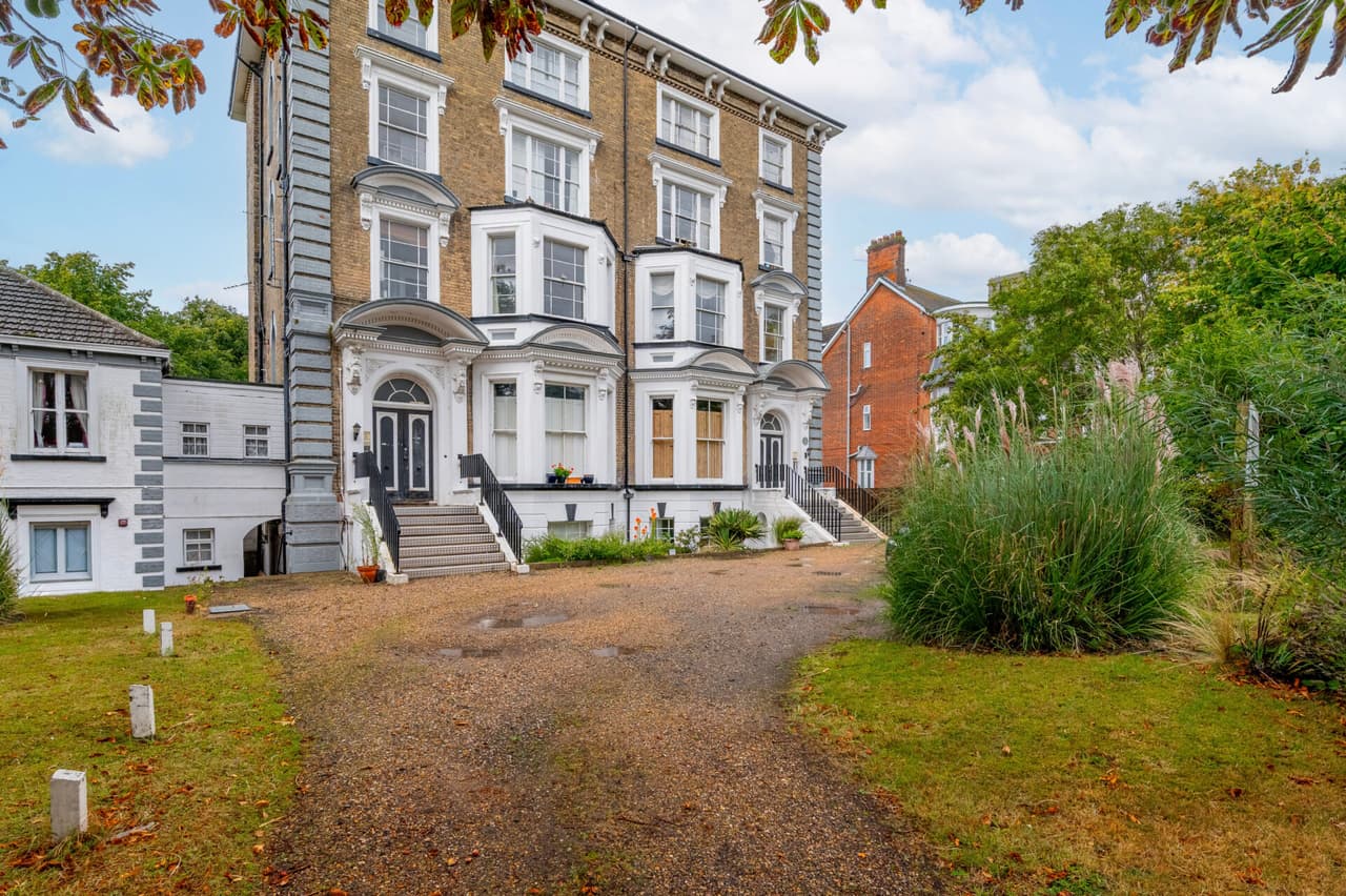 Wedgewood Court, North Parade