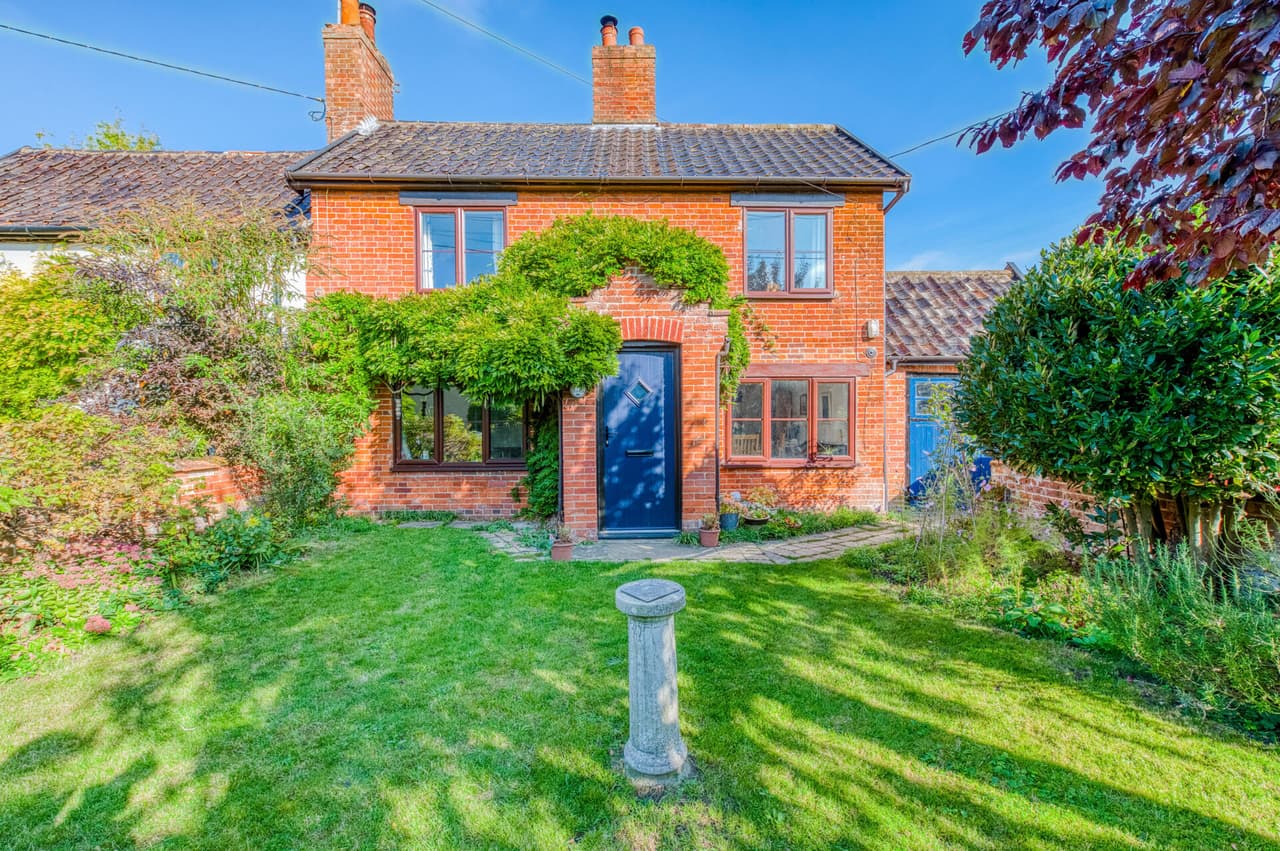 Hall Road, Pulham St. Mary