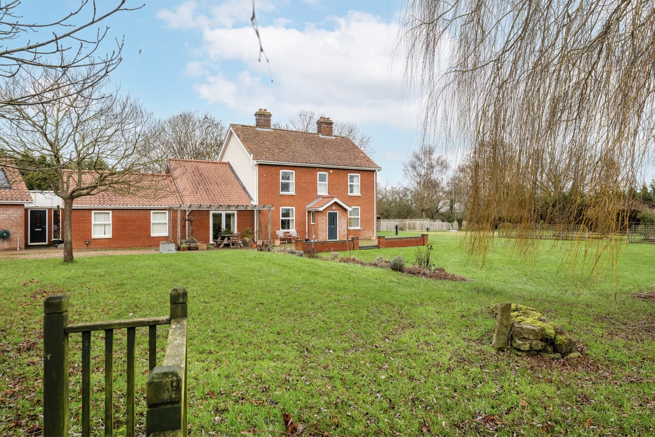 Silfield Road, Silfield