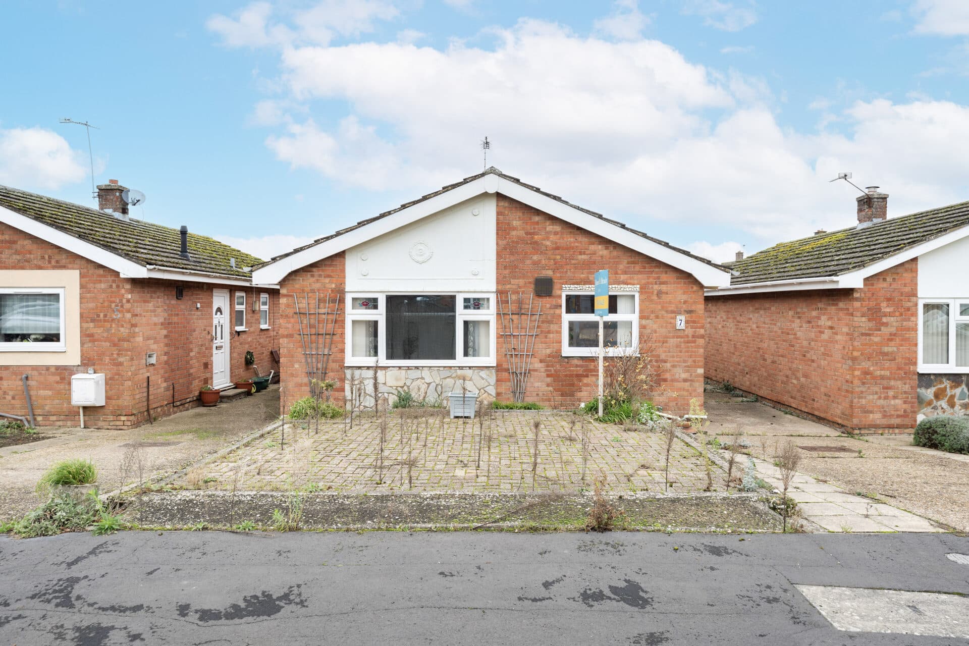 Waterloo Avenue, Roydon