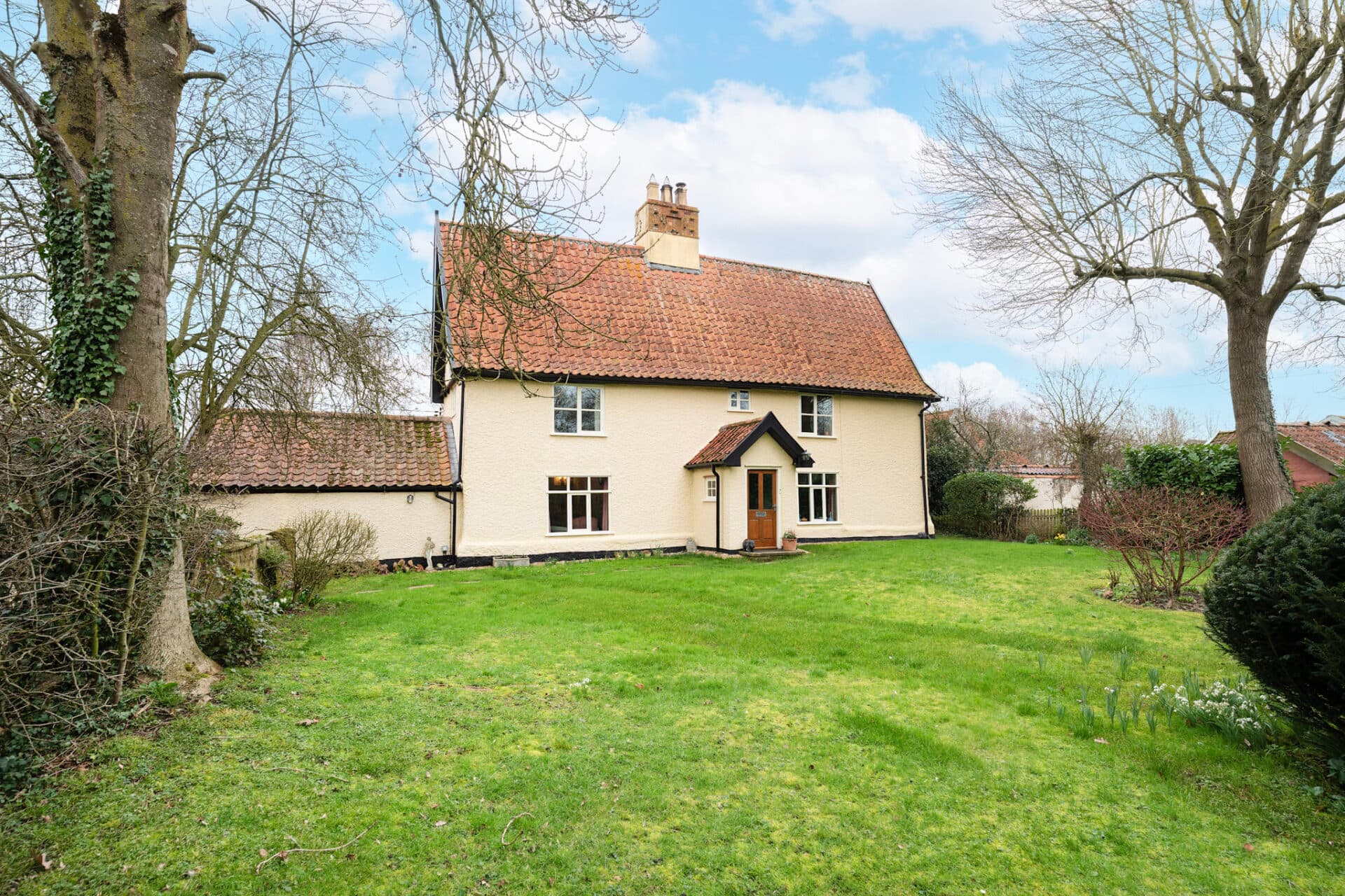 The Street, Tharston