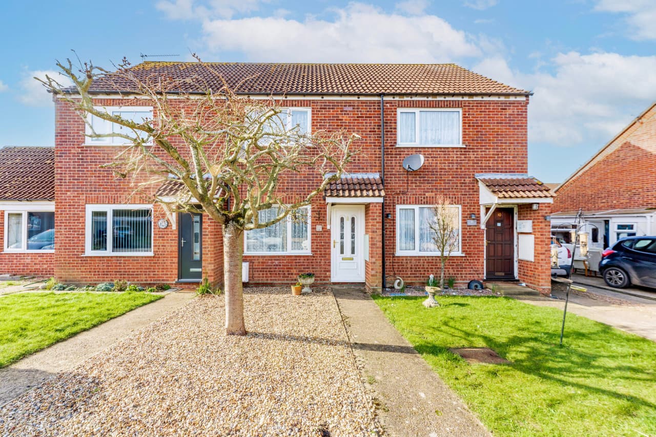 Pavilion Court, Roydon