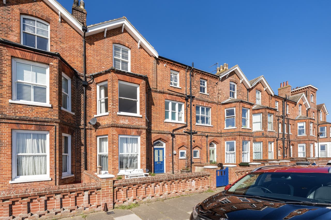 North Parade, Gunton