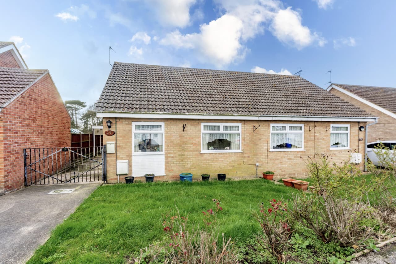 Manor Park Road, Corton