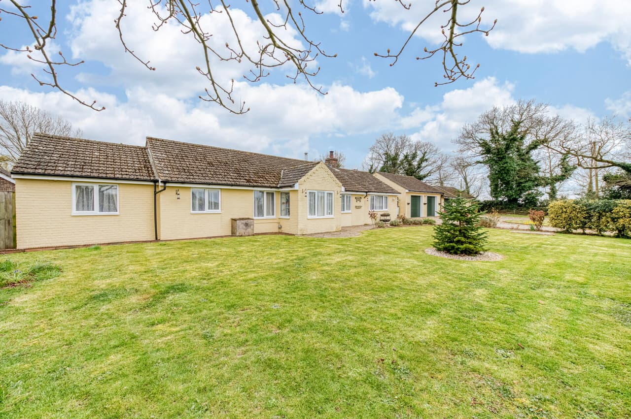 Attleborough Road, Deopham