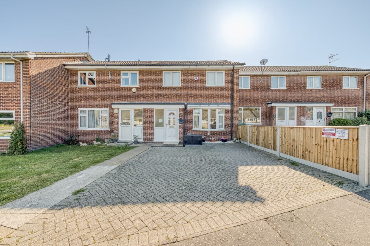 Berry Close, Belton