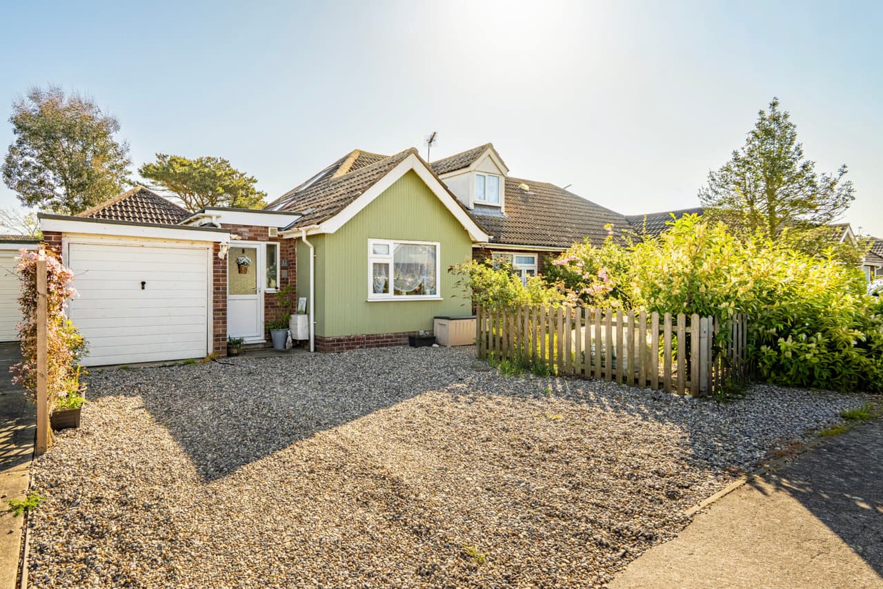 Manor Park Road, Corton