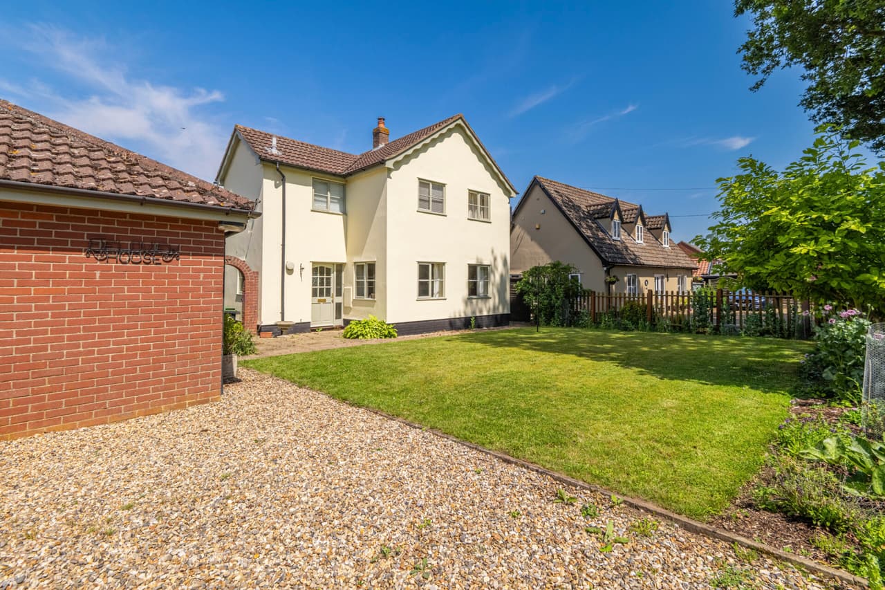 Half Moon Lane, Redgrave