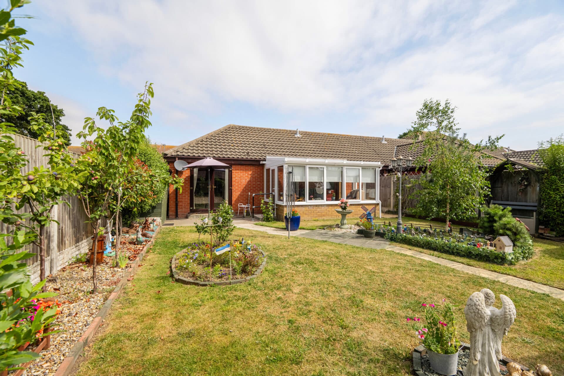 St. Andrew Close, Hopton