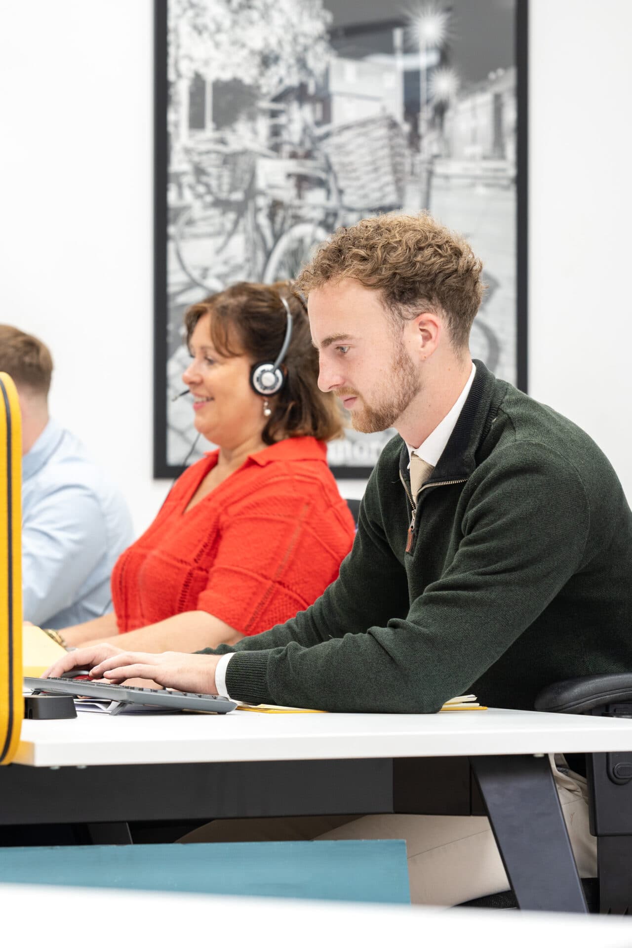 <p>Weekly Updates &<br> <span style="color:hsl(50,78%,52%);"><i>Quick Responses</i></span></p>