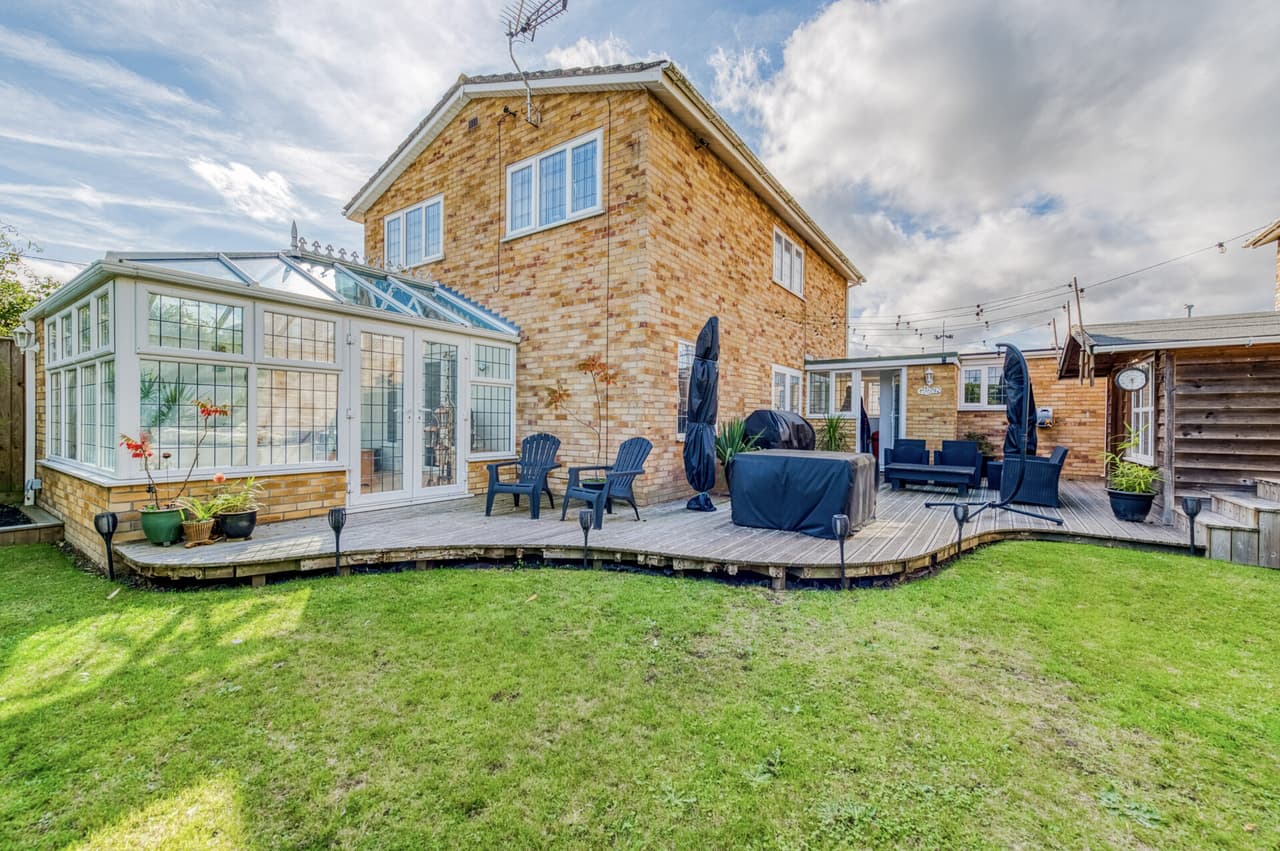 Lewis Drive, Roydon