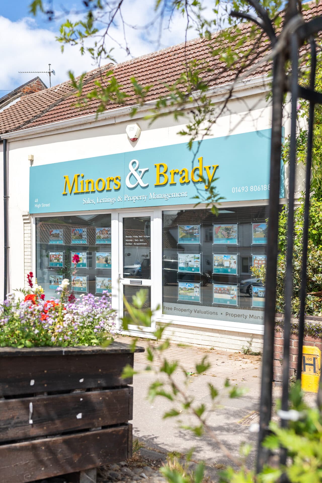 <p><span style="color:hsl(185, 33%, 47%);">Living in</span> <span style="color:hsl(50, 78%, 52%);"><i>Caister-on-Sea</i></span></p>