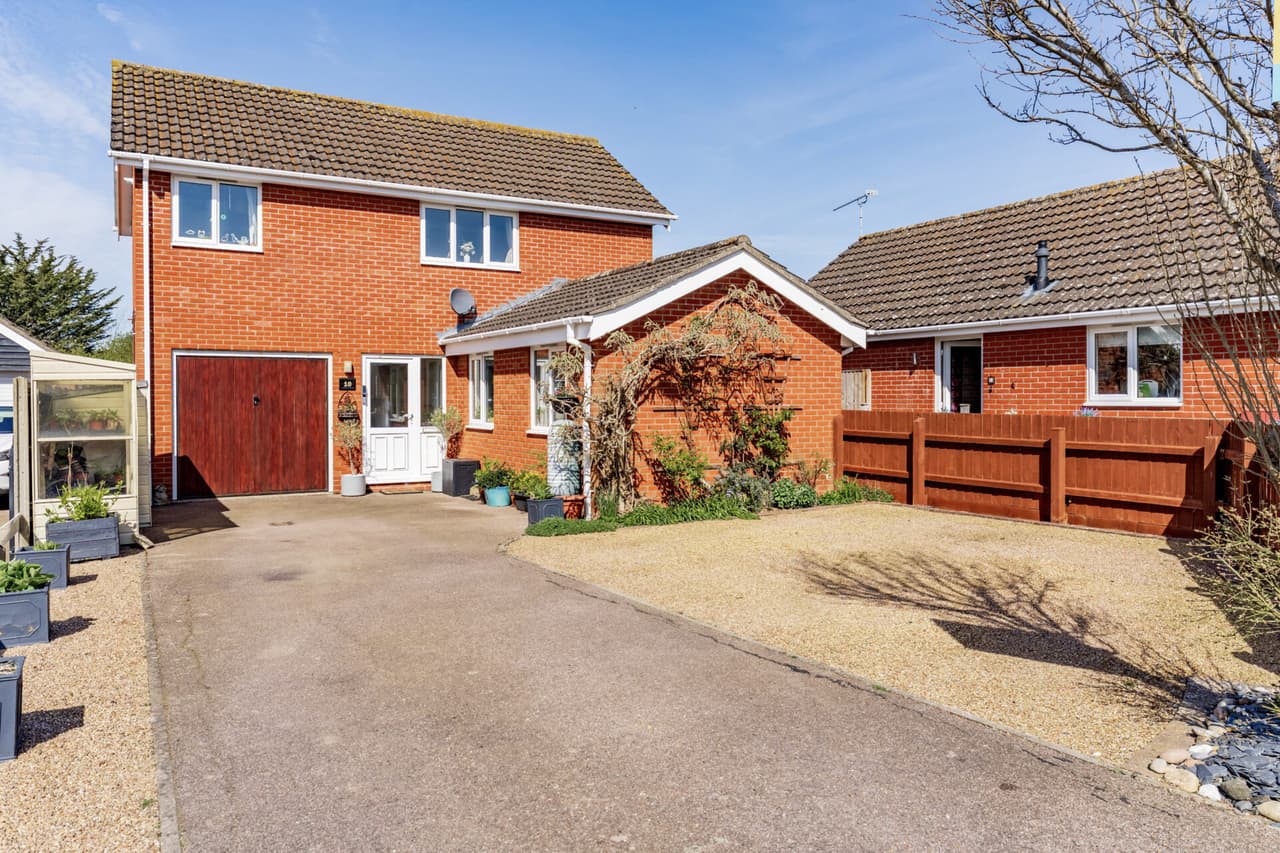 Linden Grove, Roydon