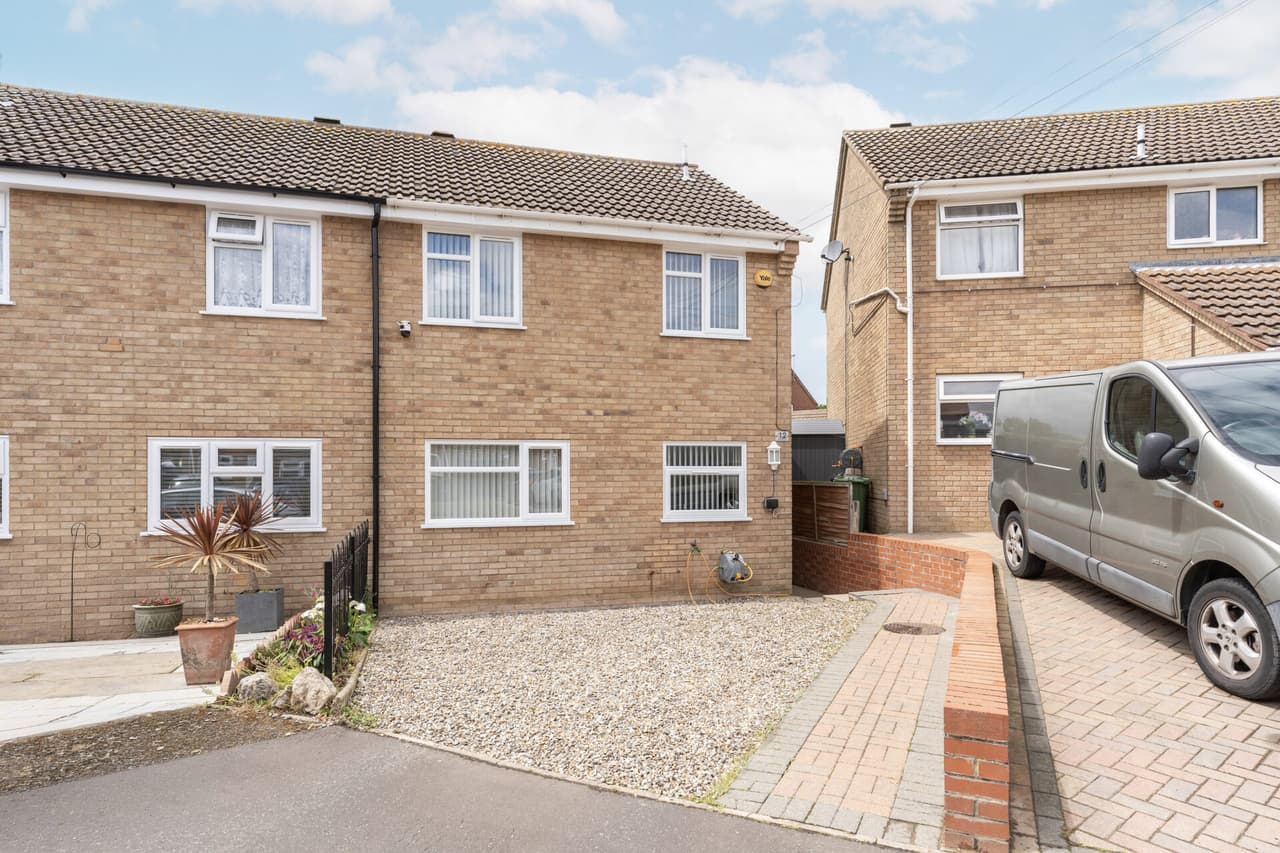 Randall Close, Hopton