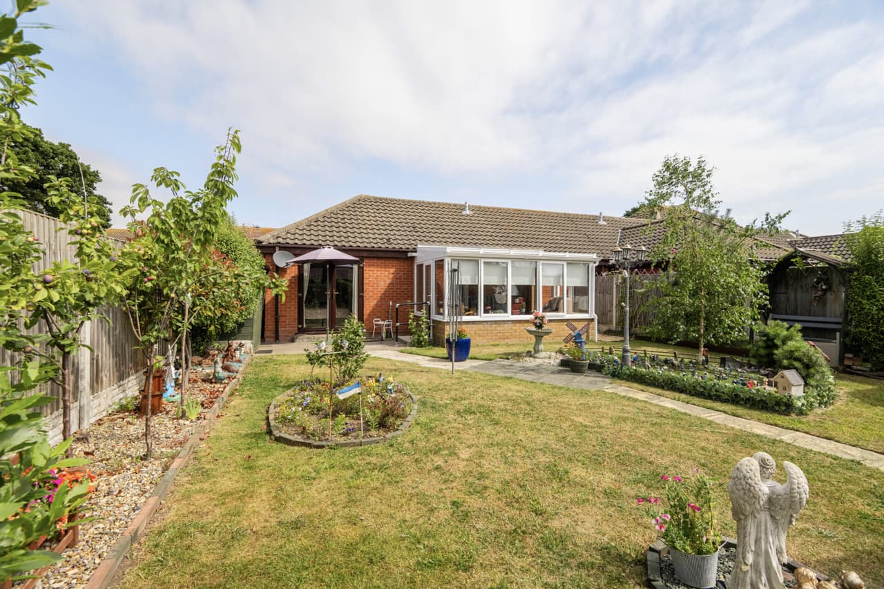 St. Andrew Close, Hopton