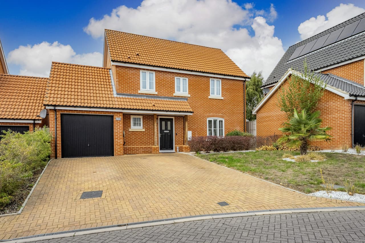 Oaks Lea, Acle