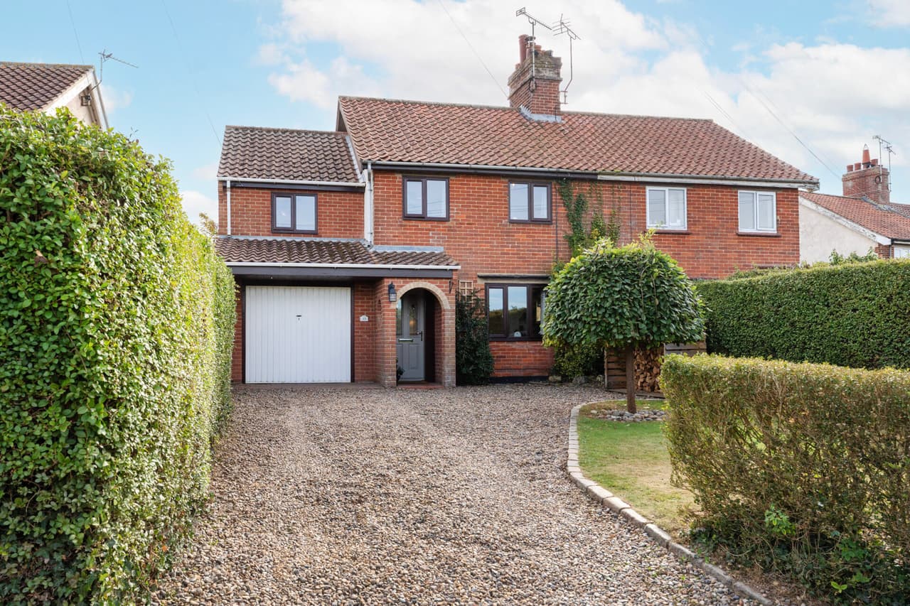 Whitegates, Ludham