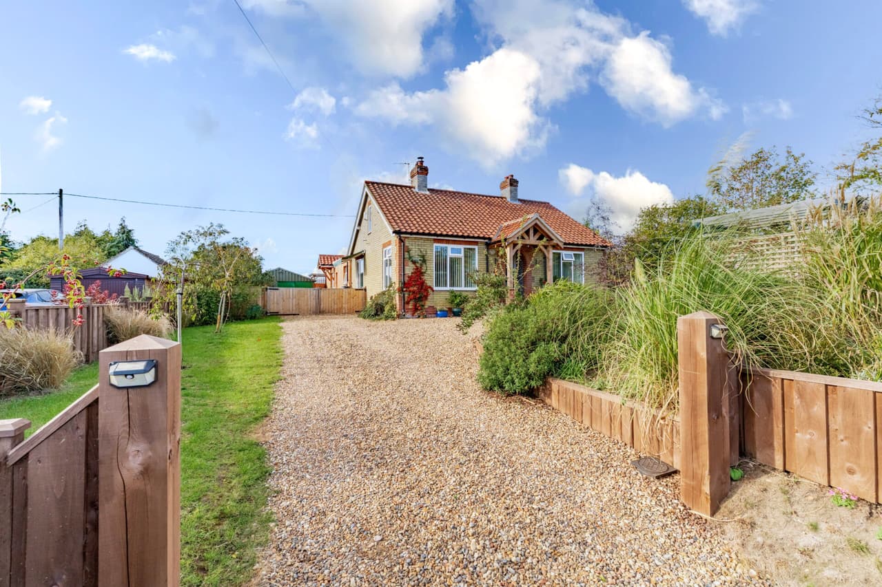 Dereham Road, Garvestone, NR9