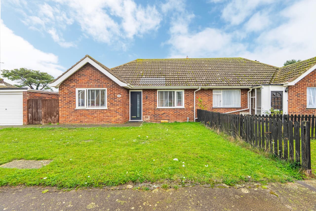 Manor Park Road, Corton