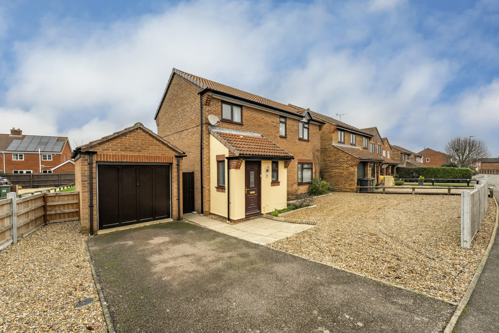 Brooks Drive, Scarning